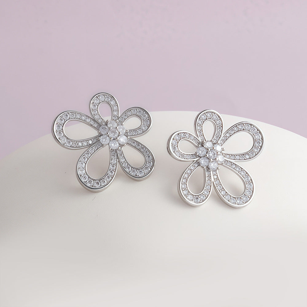 Ohrringe Blume aus 925er Silber – Die Schönheit der Natur verwandelt sich in Schmuck
