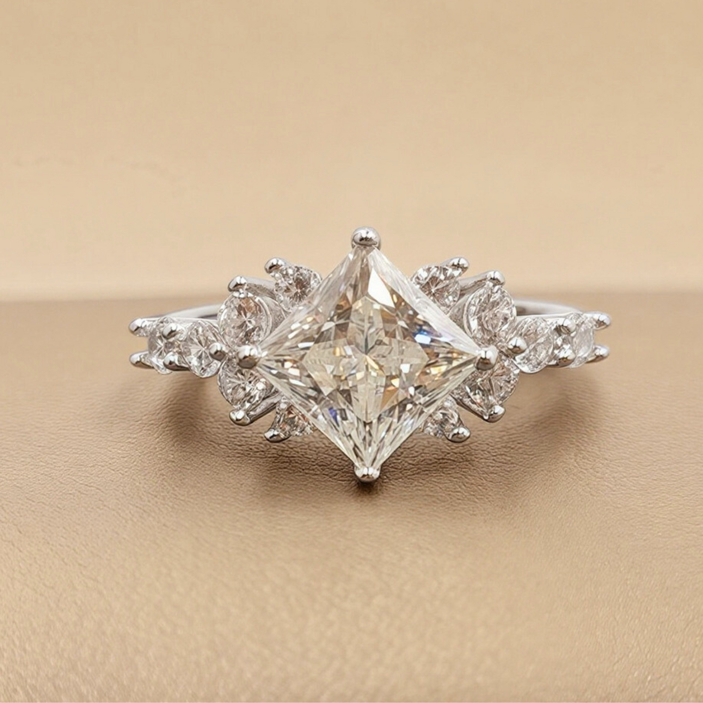Ring, Prinzessschliff, aus 925er Silber – Königliche Eleganz