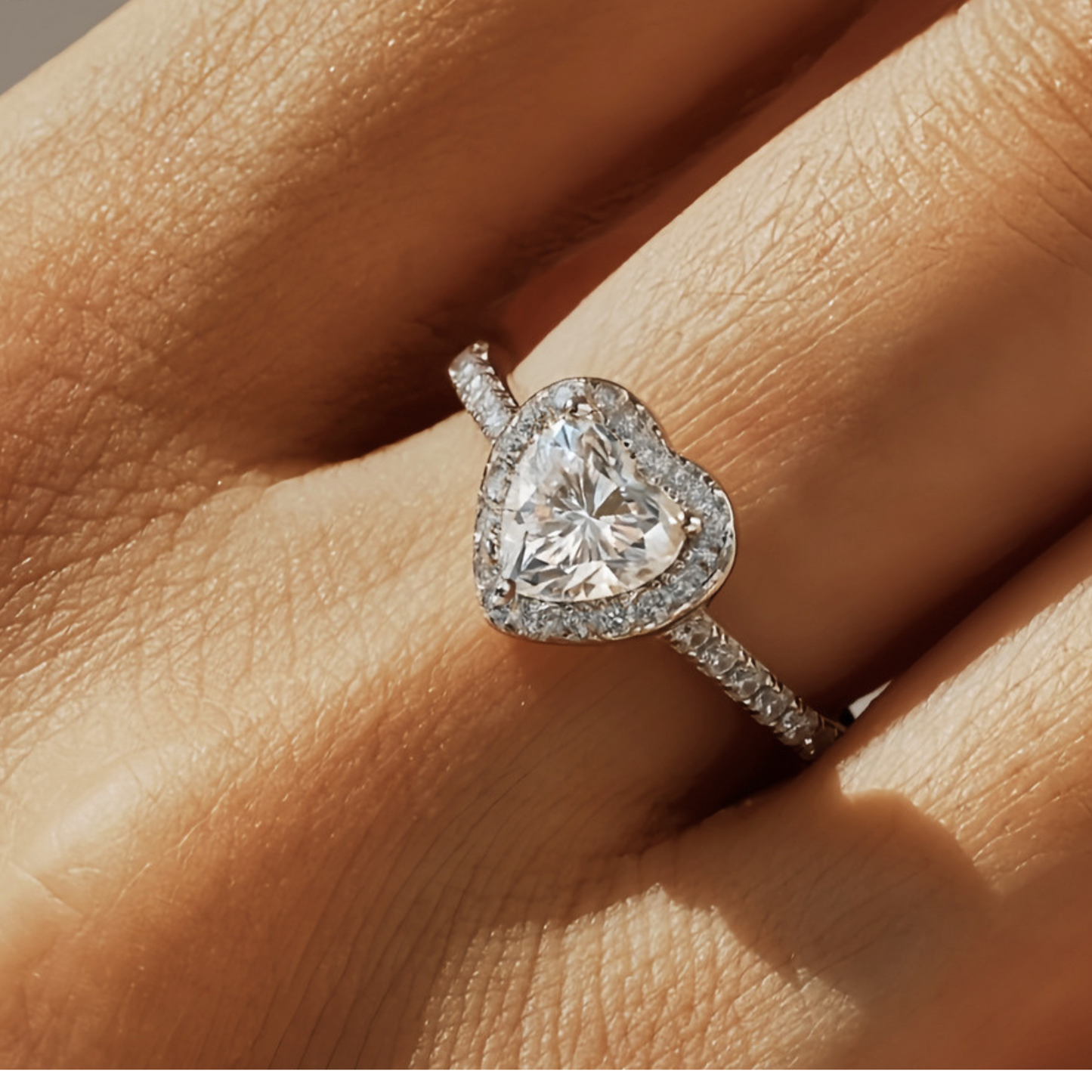 Ring „Cuore Halo“ aus 925er Silber – Liebe, die für immer strahlt