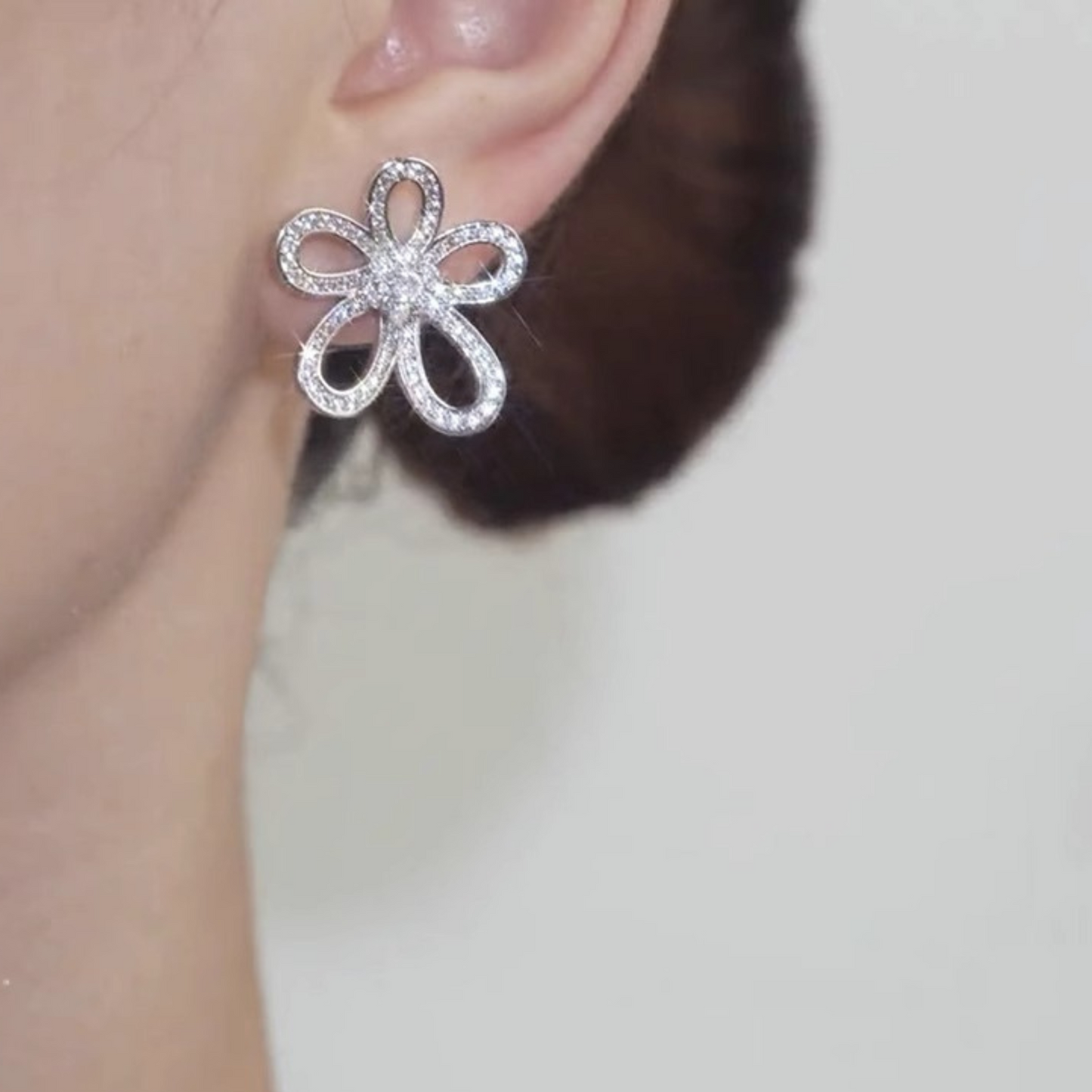 Ohrringe Blume aus 925er Silber – Die Schönheit der Natur verwandelt sich in Schmuck