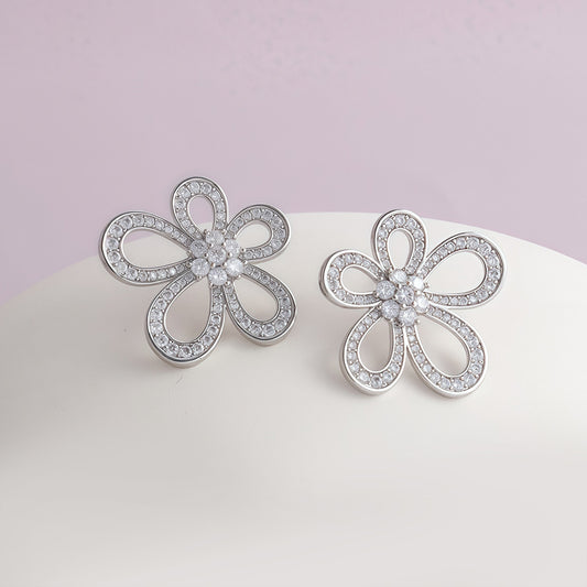 Ohrringe Blume aus 925er Silber – Die Schönheit der Natur verwandelt sich in Schmuck